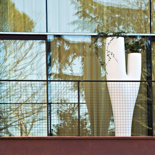 Vaso da giardino in polietilene a bassa densità LDPE - MISSED TREE II - SERRALUNGA - scultura / di Jean-Marie Massaud / per uso residenziale