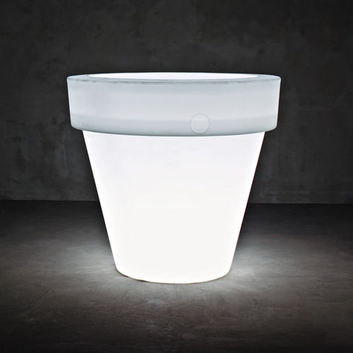 Vaso da giardino in polietilene a bassa densità LDPE - VAS-ONE  - SERRALUNGA - conico / luminoso / di Luisa Bocchietto
