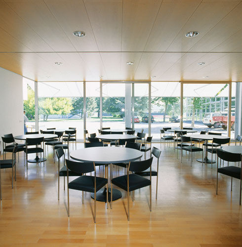 Tavolo contemporaneo - PINTA - DIETIKER - in legno massiccio / rotondo / per ristorante