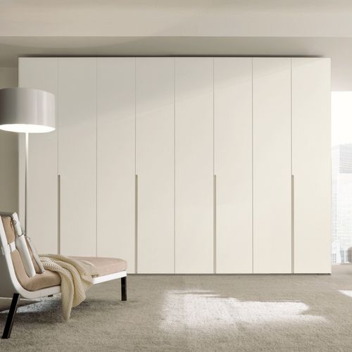 Armadio contemporaneo - Falegnami - in legno laccato / con ante battenti