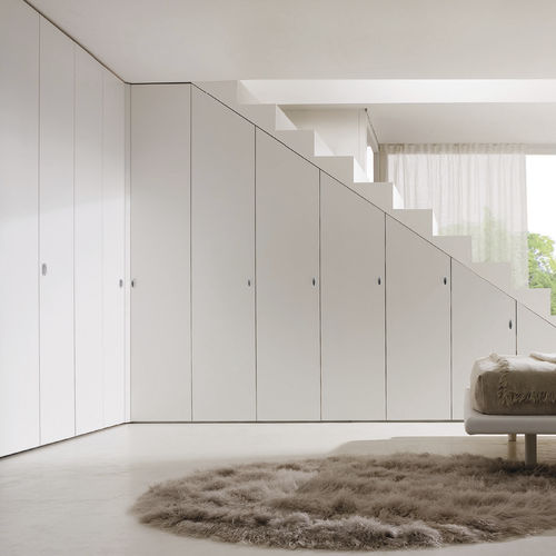 Armadio ad angolo - Falegnami - contemporaneo / in legno laccato / con ante battenti