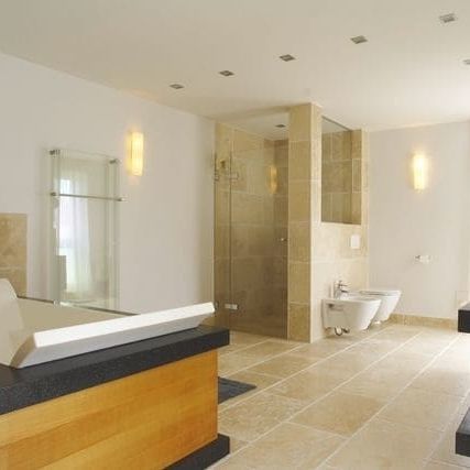 Bagno contemporaneo - RAUVISIO - Rehau - in vetro / prefabbricato / su misura
