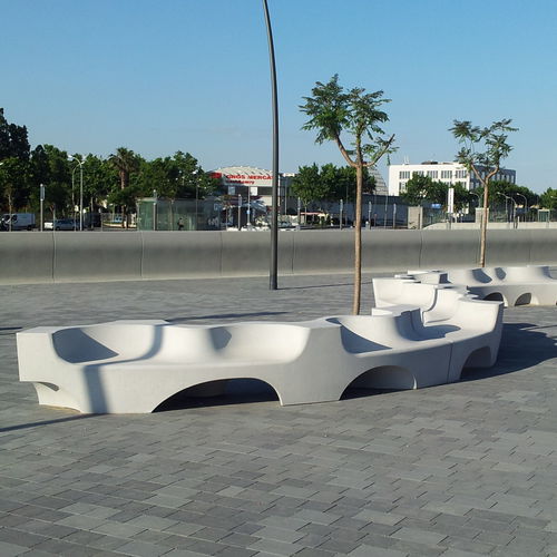 Panca per spazi pubblici design originale - NAGUISA - Escofet - in cemento armato / con schienale / con braccioli