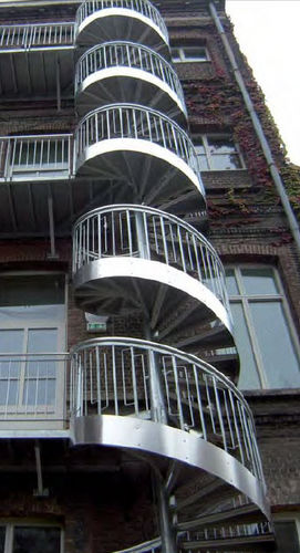 Scala a chiocciola - BARREAUDÉS - GANTOIS Industries - con gradini in metallo / con struttura in metallo / per edificio ad uso pubblico