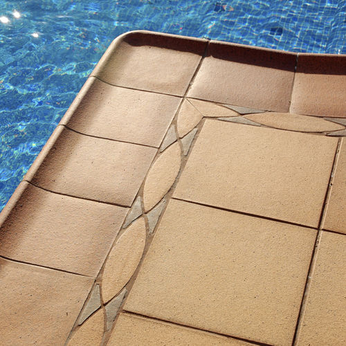 Bordo di piscina in ceramica - MEDITERR&Aacute;NEO NATURAL - TERRAKLINKER - GRES DE BREDA - antiscivolo