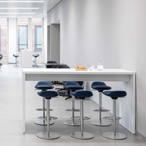Sgabello da bar contemporaneo - LIMEIS5 - Interstuhl Büromöbel GmbH & Co. KG - in plastica / con supporto in metallo / con base centrale