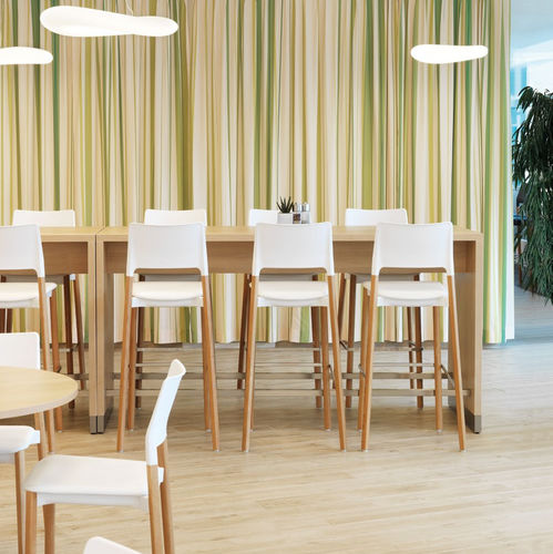 Sedia alta contemporanea - Arn - Kusch & Co - in tessuto / in plastica / con supporto in faggio