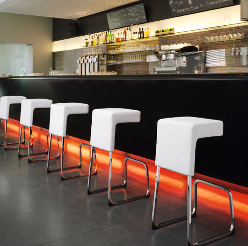 Sgabello da bar contemporaneo - FIZZ - Wiesner Hager - con supporto in metallo / imbottito / contract