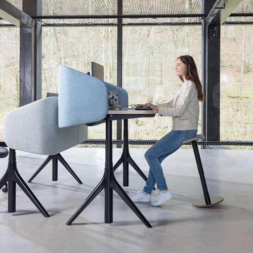 Sgabello da ufficio contemporaneo - SPYN - Wiesner Hager - in sughero / con supporto in metallo / con rotelle