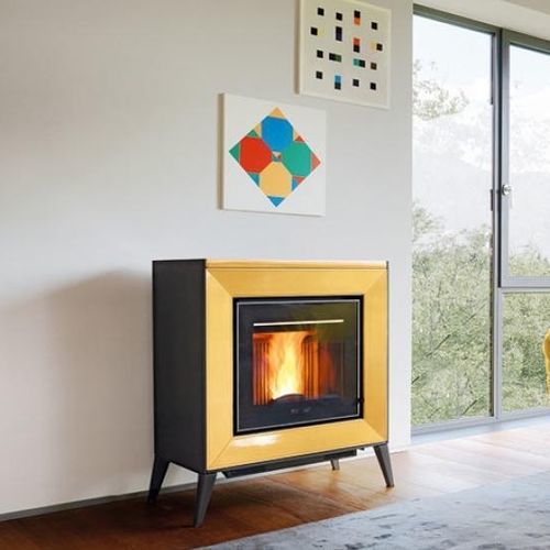 Stufa a pellet - LINE - Piazzetta - 0 - 5 kW / 5 kW...10 kW / multicombustibile