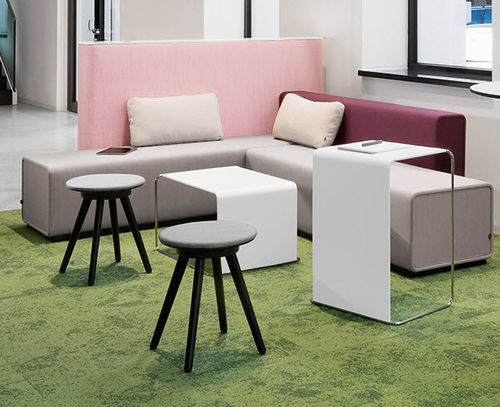 Sgabello contemporaneo - TIMBA - Bene GmbH - in pelle / in rovere / con supporto in quercia