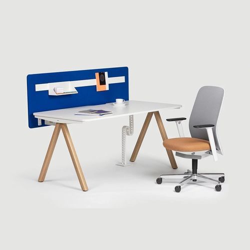 Scrivania da terra - DELTA PURE - Bene GmbH - contemporanea / in legno / in melaminico