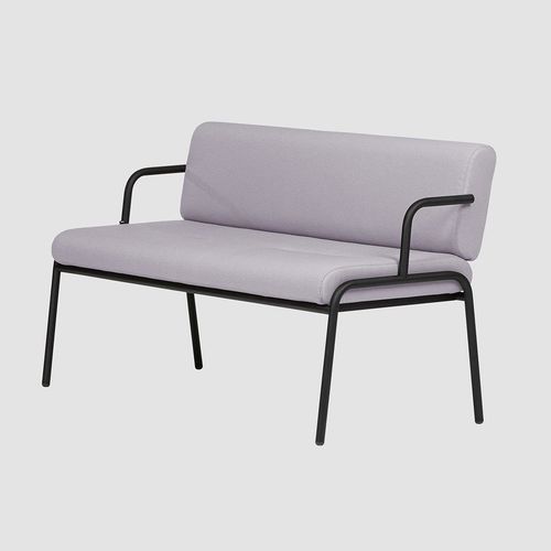 Divanetto imbottito moderno - CASUAL LOW - Bene GmbH - in metallo / in tessuto / per sala d'attesa