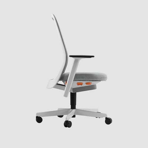 Sedia da ufficio contemporanea - RIYA - Bene GmbH - da interno / in pelle / in tessuto