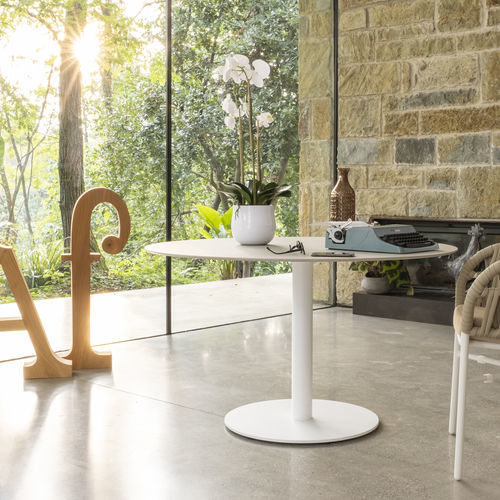 Tavolo contemporaneo - METROPOLITAN  - DRIGANI SRL - in lamiera / con supporto in metallo / rotondo