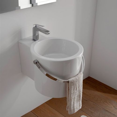 Lavabo sospeso - BUCKET - Scarabeo Ceramiche - da appoggio / in ceramica / con portasalviette integrato
