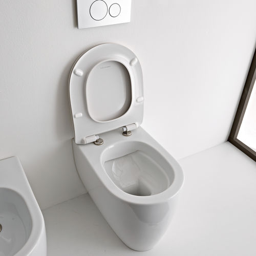 WC sospeso - Moon Clean Flush - Scarabeo Ceramiche - in ceramica / non specificato / ovale