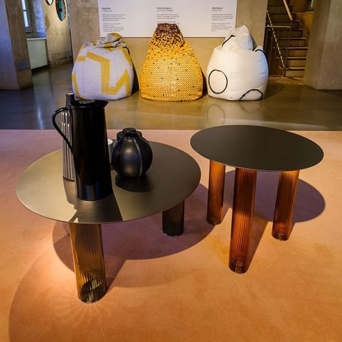 Tavolino basso contemporaneo - ECHINO - Zanotta - in lamiera d'acciaio / con supporto in vetro / rotondo