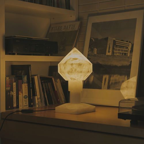 Lampada da tavolo - ZELESTE - Santa & Cole - in alabastro / contemporanea / con cavo