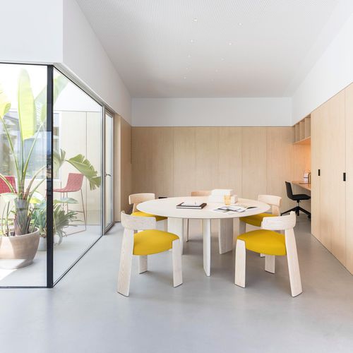 Tavolo contemporaneo - Oru  - Andreu World - in rovere / in carbonio / con supporto in quercia