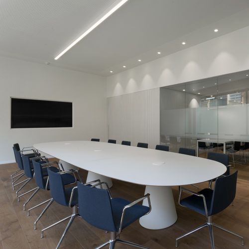 Tavolo da conferenza contemporaneo - REVERSE - Andreu World - in rovere / in polietilene / rotondo