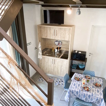 Mini cucina compatta - MOBILSPAZIO S.r.l - in legno / con porte battenti