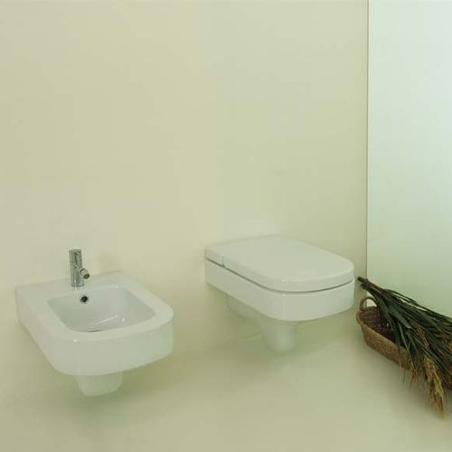 WC sospeso - WELLCOME - Rapsel International Srl - in ceramica / con cassetta ad incasso / moderno
