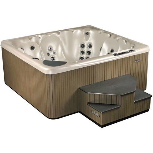 Spa fuoriterra - 720 - Beachcomber Hot Tubs - quadrata / 7 posti / in legno