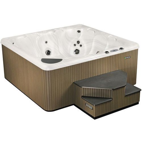 Spa fuoriterra - 590 - Beachcomber Hot Tubs - quadrata / 7 posti / in legno