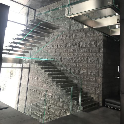 Scala a U - MONTANA - Siller Stairs - con gradini in acciaio inox / con struttura in vetro / per uso residenziale