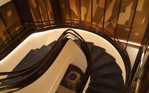 Scala elicoidale - ELEGANCE - Siller Stairs - con gradini in quercia / con struttura in calcestruzzo / per ristorante