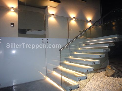 Scala dritta - COMMERCIAL CANTILEVERED STAIRS - Siller Stairs - con gradini in calcestruzzo / con struttura in vetro / per edificio ad uso pubblico