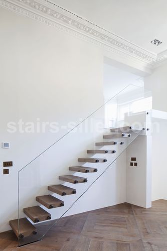 Scala con gradini in legno - MISTRAL - Siller Stairs - contemporanea / senza alzata / con ringhiera in vetro