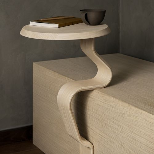 Tavolo d'appoggio contemporaneo - FIGUR  - Swedese Möbler - in legno / con supporto in legno / rotondo