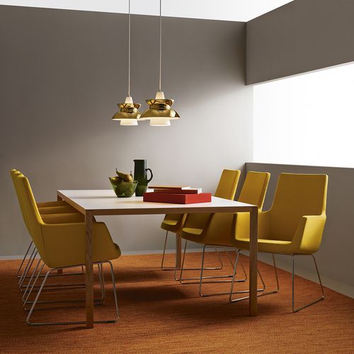 Tavolo contemporaneo - BESPOKE - Swedese Möbler - in rovere / in laminato / con supporto in quercia