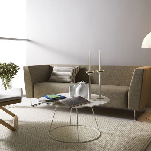 Tavolino basso contemporaneo - BREEZE - Swedese Möbler - in frassino / con supporto in acciaio / rotondo