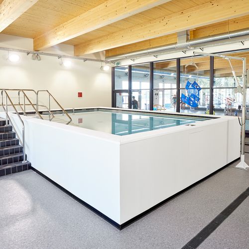 Piscina di riabilitazione - Myrtha Pools - autoportante / da esterno / da interno