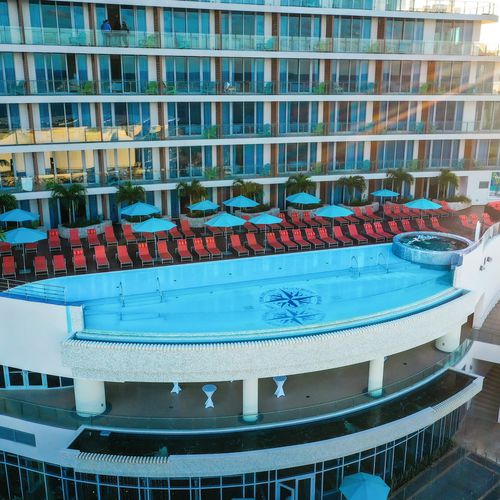 Piscina a straripamento - Myrtha Pools - autoportante / da esterno / da interno