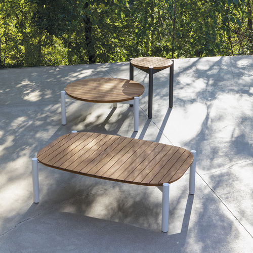 Tavolino basso contemporaneo - LOBSTER - Atmosphera - in teak / con supporto in alluminio / rotondo