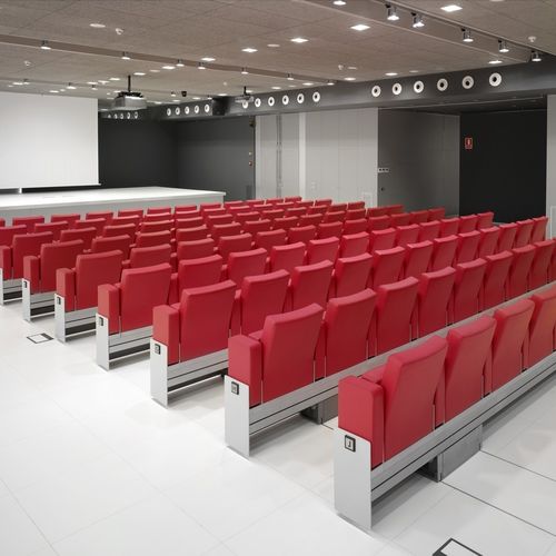 Poltrona per auditorium contemporanea - MUTARAIL - Figueras International Seating - in pelle / in ghisa di alluminio / in alluminio estruso