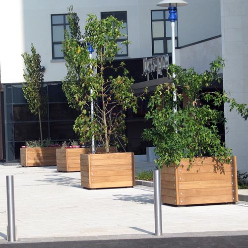Fioriera in legno - GRENADIER - Street Design - rettangolare / con panchina integrata / contemporanea