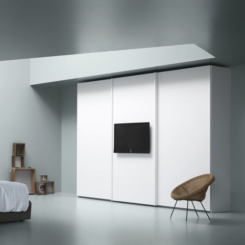 Armadio contemporaneo - TV OUT - md house - in legno laccato / in frassino / a porte scorrevoli
