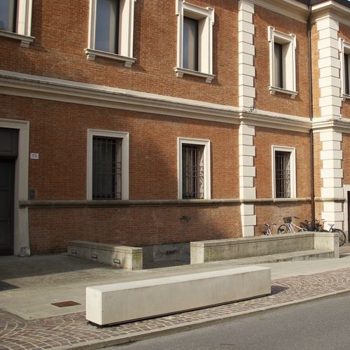 Panca per spazi pubblici contemporanea - MEGA LITHOS - Calzolari - in calcestruzzo / in legno esotico / in pietra ricostituita