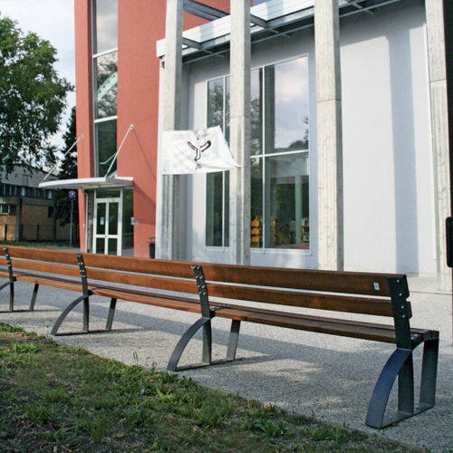 Panca per spazi pubblici contemporanea - VEGA - Calzolari - in legno esotico / in pino / in acciaio