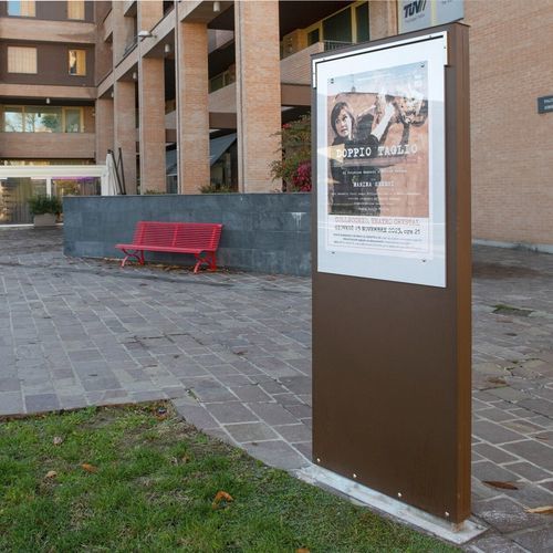 Totem pubblicitario - NEW NETTUNO - Calzolari - da esterno / per spazio pubblico / per zone urbane