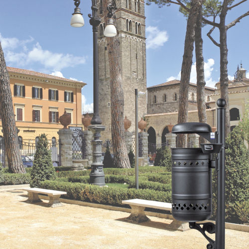 Portarifiuti pubblico - G - Calzolari - con piedi / in metallo / con coperchio