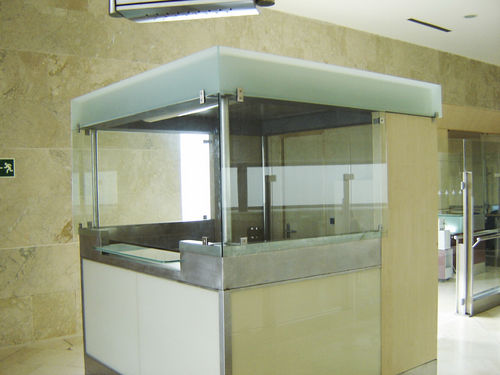 Pannello in vetro temprato - LUXRAFF® STONE - SEVASA - laminato / traslucido / satinato