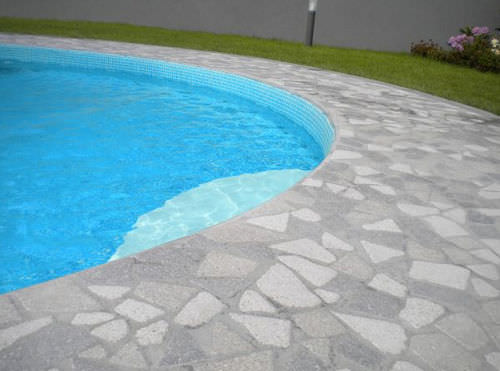 Piastrella in pietra ricostituita - CONSOLARE : GREY-BLACK - La Pietra Compattata - opaca / da interno / per bagnasciuga di piscina