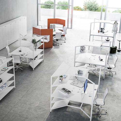 Tavolo da lavoro contemporaneo - HUB - Fantoni - in laminato / quadrato / con presa di corrente integrata