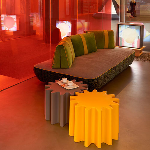 Tavolino basso design originale - GEAR - SLIDE - in polietilene / modulare / per uso residenziale